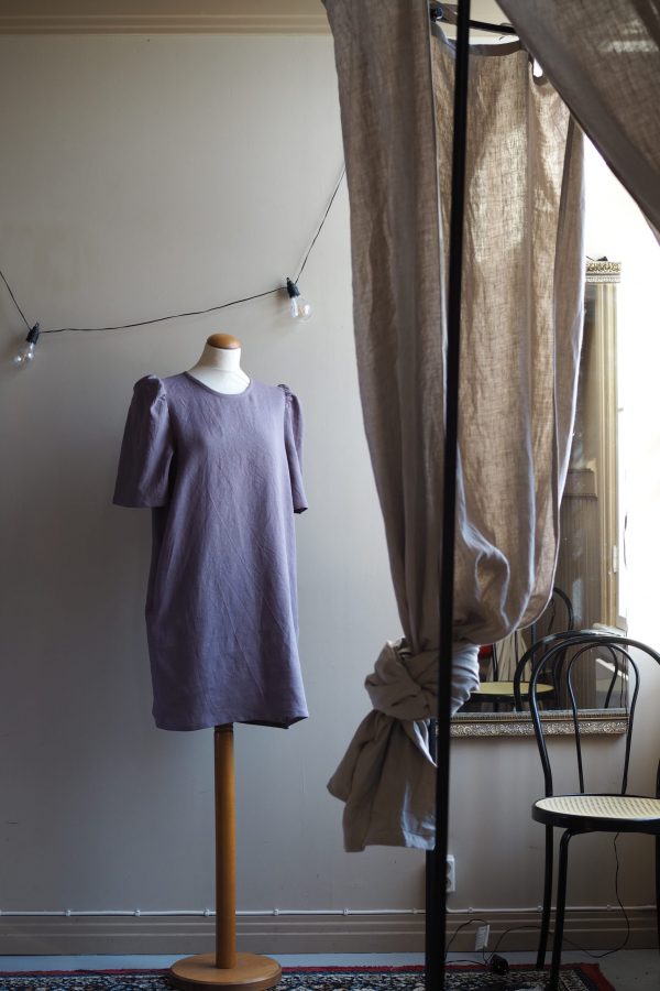 Vastuulliset ja eettiset kotimaiset vaatteet, Leinikki mekko pellavaa, sävy laventeli
