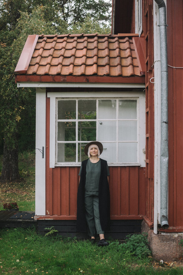 Ihanat ajattomat, kotimaiset rennon tyylikkäät housut valmistetaan Suomessa laadukkaista ja vastuullisista luonnonmateriaaleista