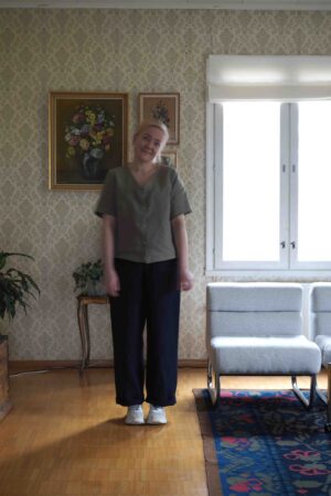 Suomessa käsityönä valmistettuja ajattoman kauniita vaatteita ja kodintekstiilejä laadukkaista ja eettisistä luonnonmateriaaleista, pellavasta, villasta ja hampusta. Ajatonta, kestävää kotimaista muotia.