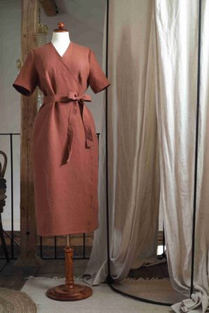 Kakkara kietaisumekko