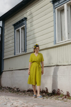 Suomessa valmistettu vastuullinen ja eettinen Kakkara mekko pellavaa, sävy sitruunankeltainen