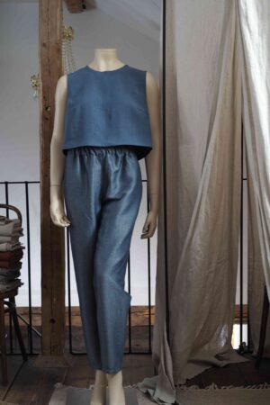 Upeat kotimaiset, Suomessa valmistetut naisten vaatteet, Lilja crop toppi ja Saunio housut villaa ja pellavaa