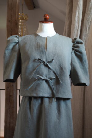 Upea kotimainen pellavatoppi solmittavilla nauhoilla ja puhvihihoilla, vastuullista Masters of linen pellavaa