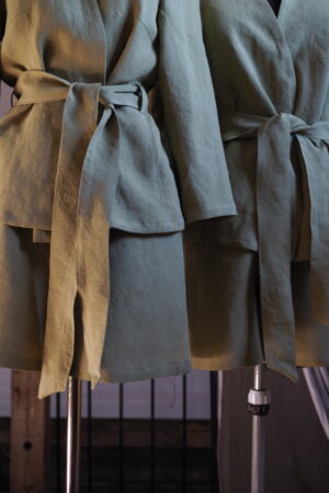 Kotimainen Illakko takki pellavaa puuvilla tai villatäytteellä valmistetaan tilaustyönä mittojen mukaan.